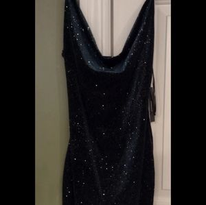 Lulus emerald green velvet midi dress